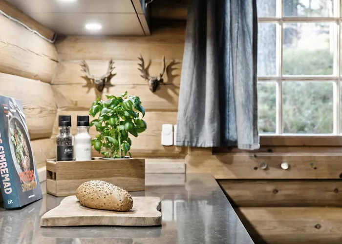 With Panoramic Views Over * טריסיל