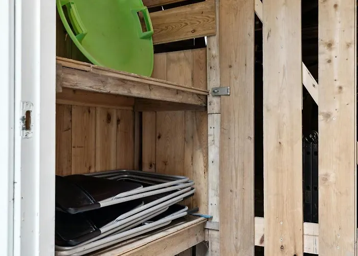 With Panoramic Views Over טריסיל